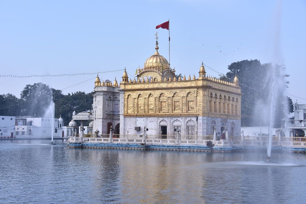 1280px-Many_of_the_locals_we_had_spoken_to_were_delighted_that_the_Govt_has_sanctioned_funds_for_renovation_of_this_temple_(38049489065)